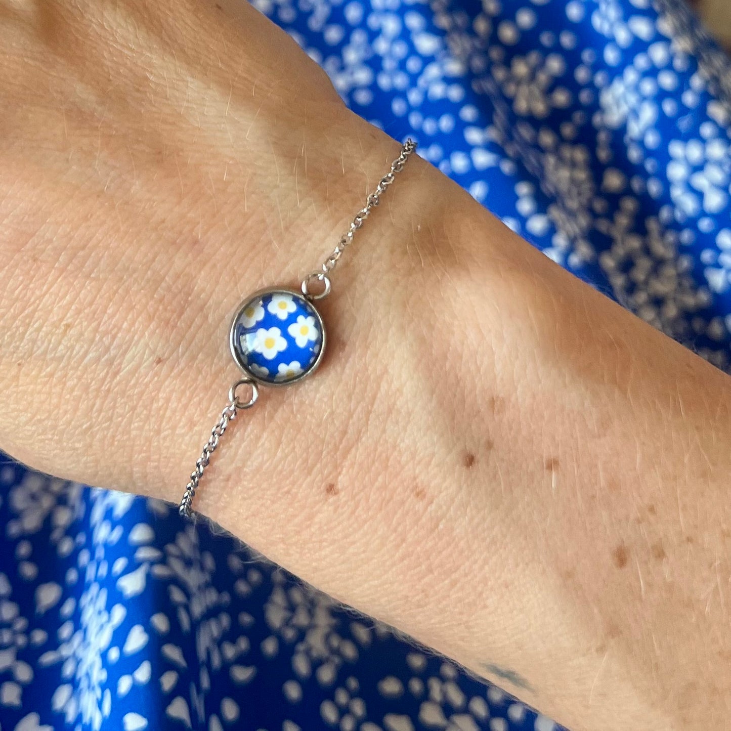 Blue floral bracelet, golden or silver finish