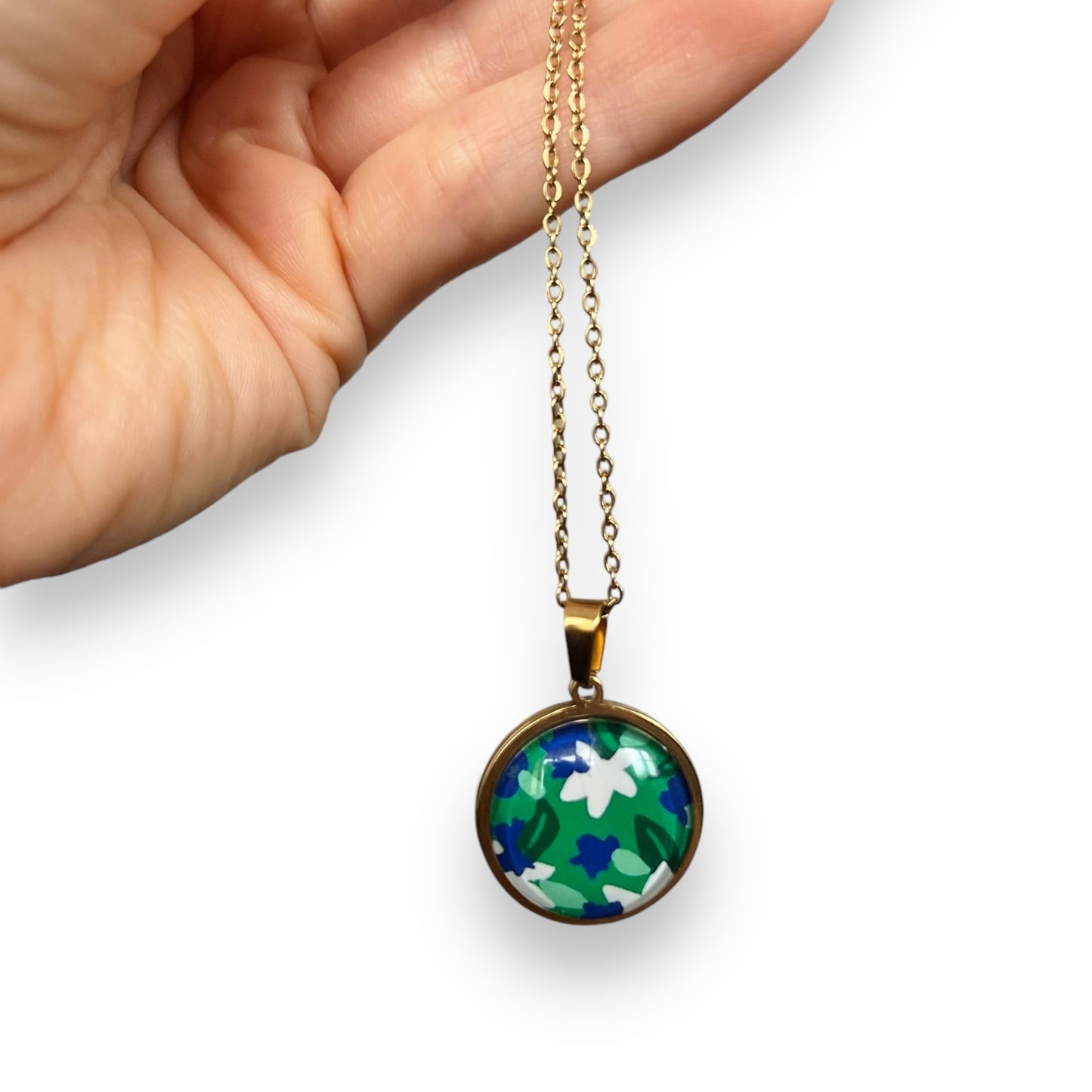 Collier motif floral fleurs vert, bleu et blanc, acier inoxydable doré / argenté