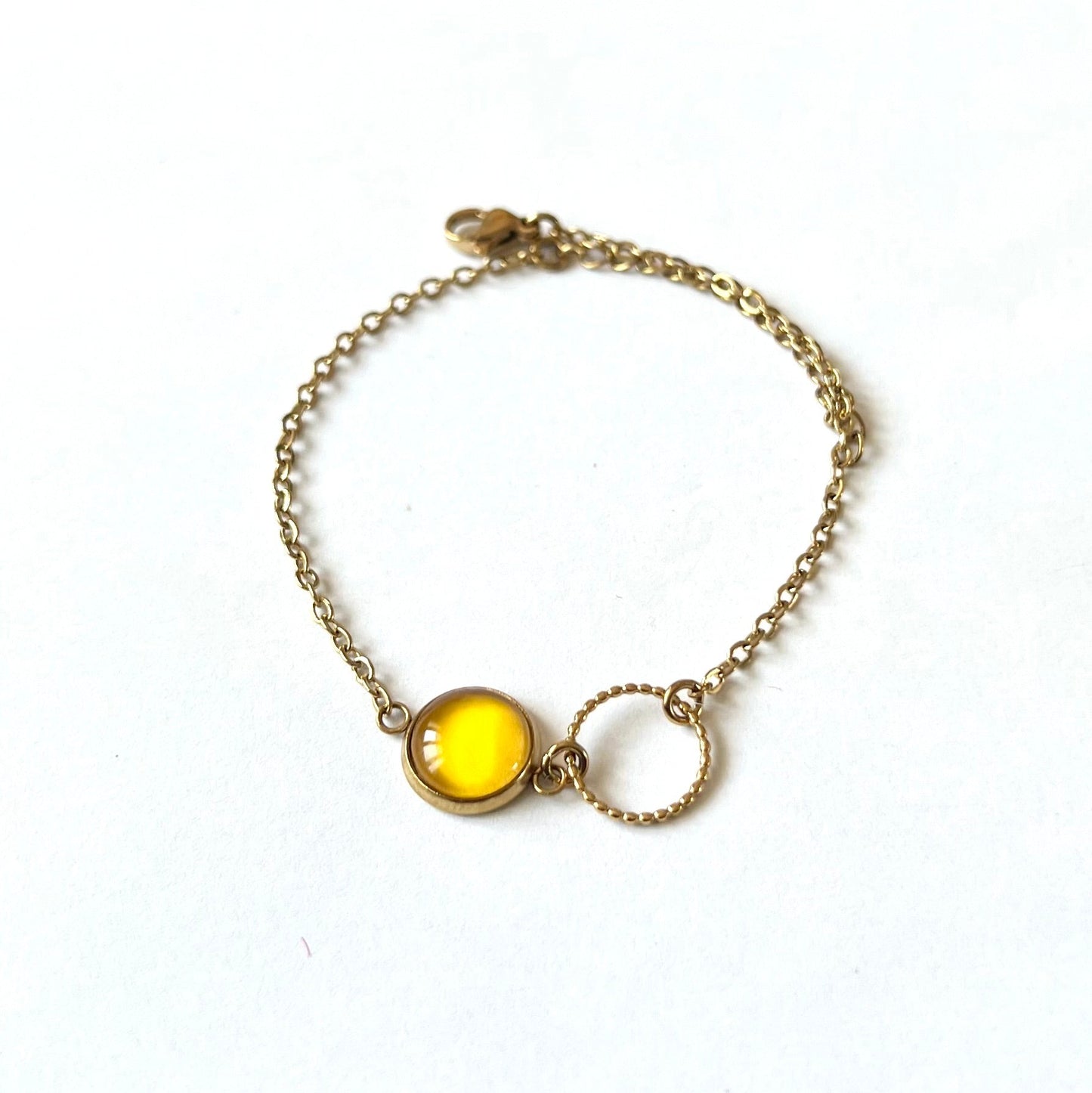 Bracelet fin jaune, anneau ciselé, finition dorée ou argentée