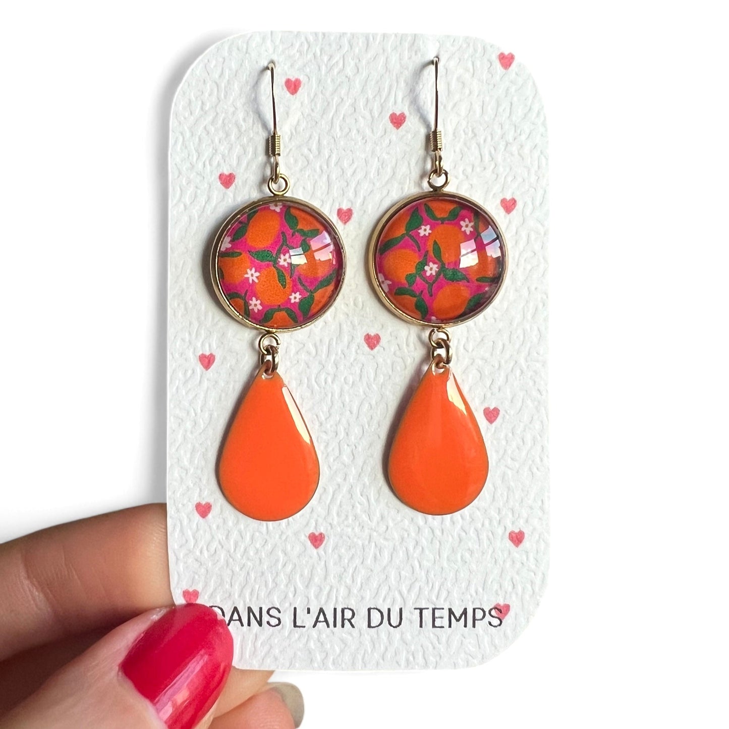 BOUCLES D'OREILLES pendantes oranges sur fond rose, émail orange