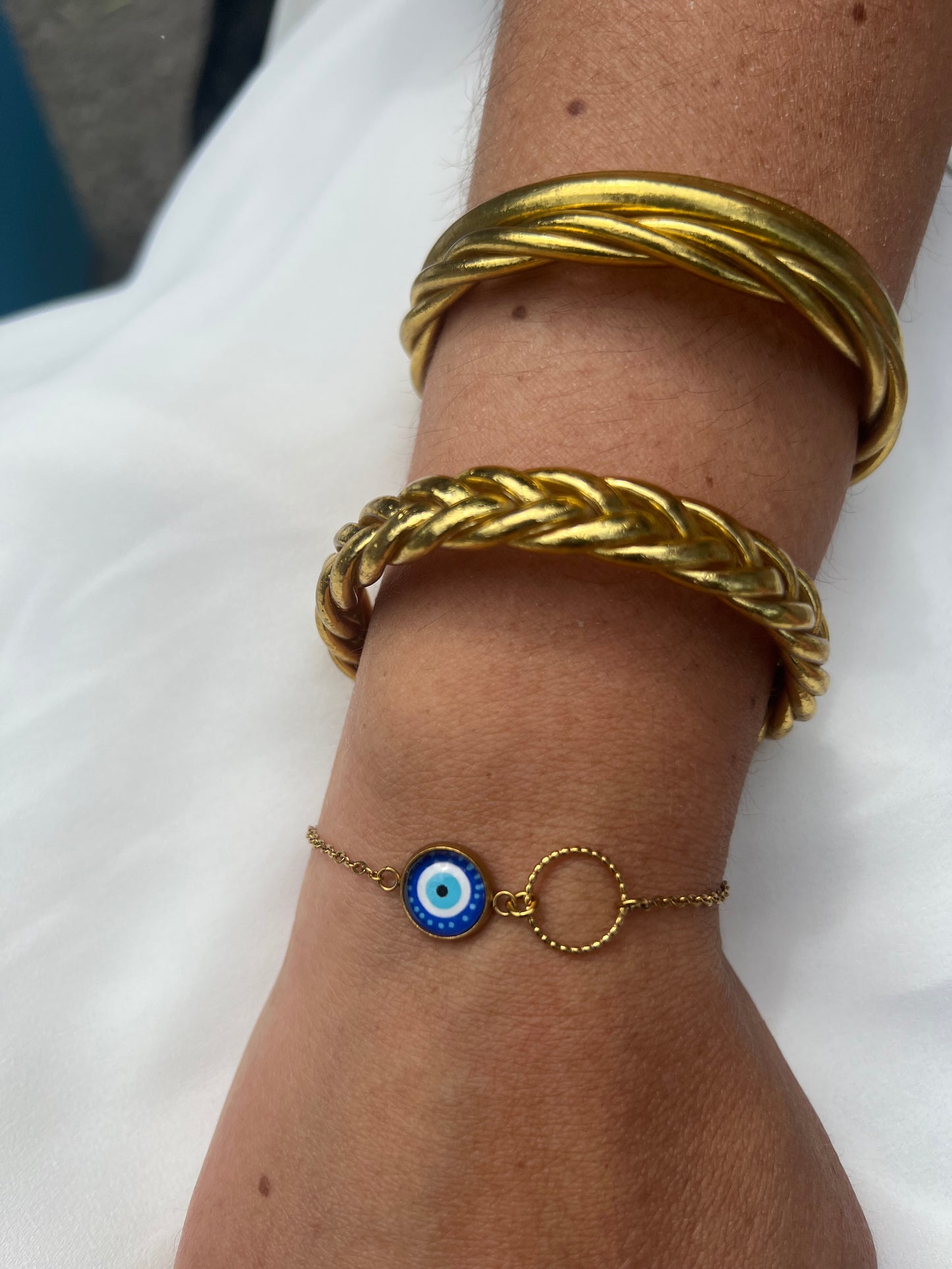 Bracelet oeil protecteur bleu, anneau ciselé, finition dorée ou argentée