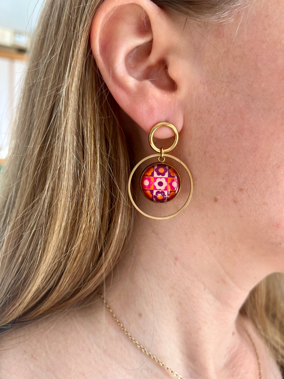 Boucles d'oreilles créoles fleurs rétro