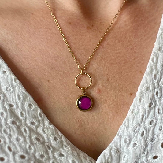 collier raffiné couleur prune