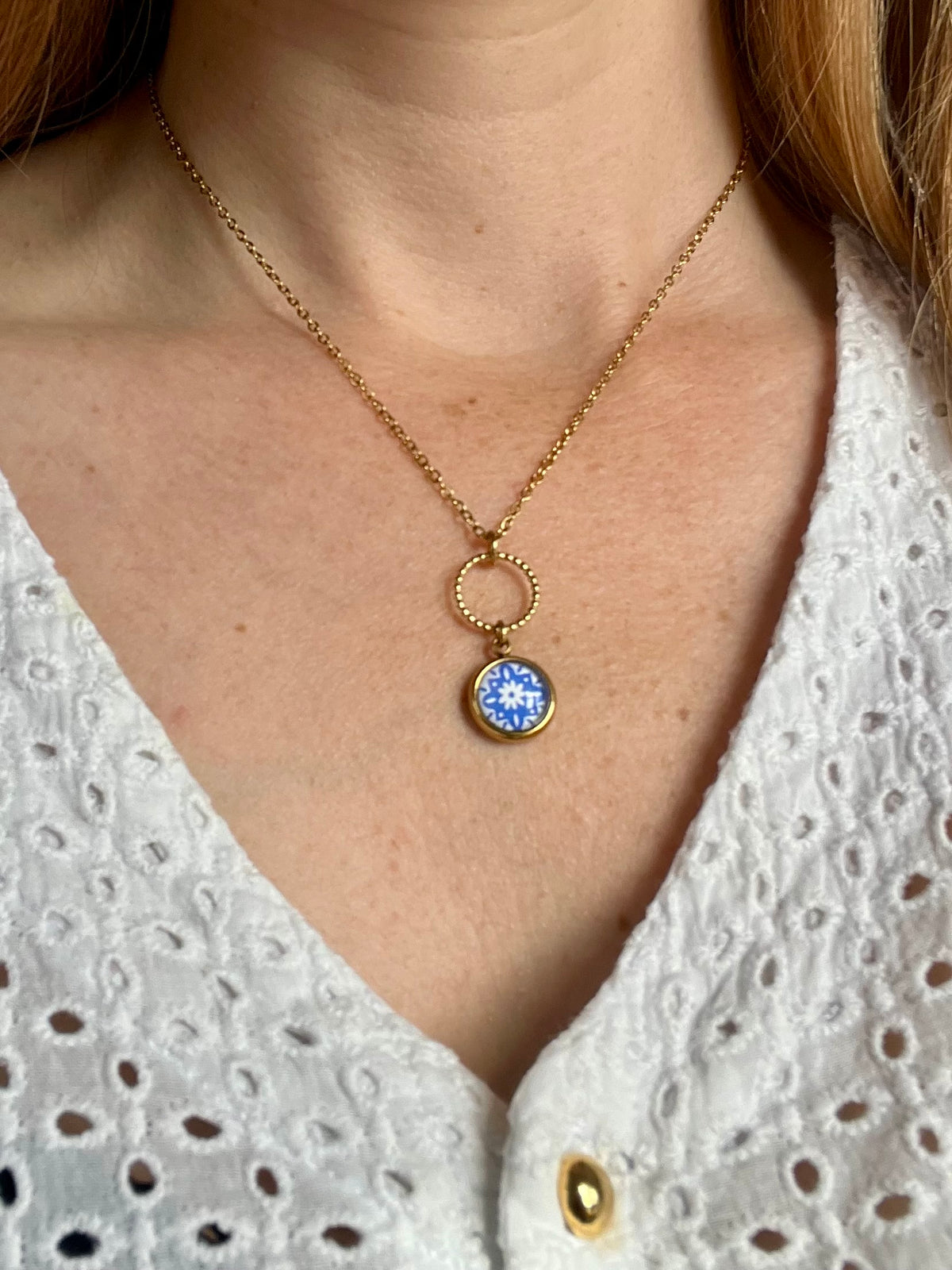 Collier fin mosaïque bleu