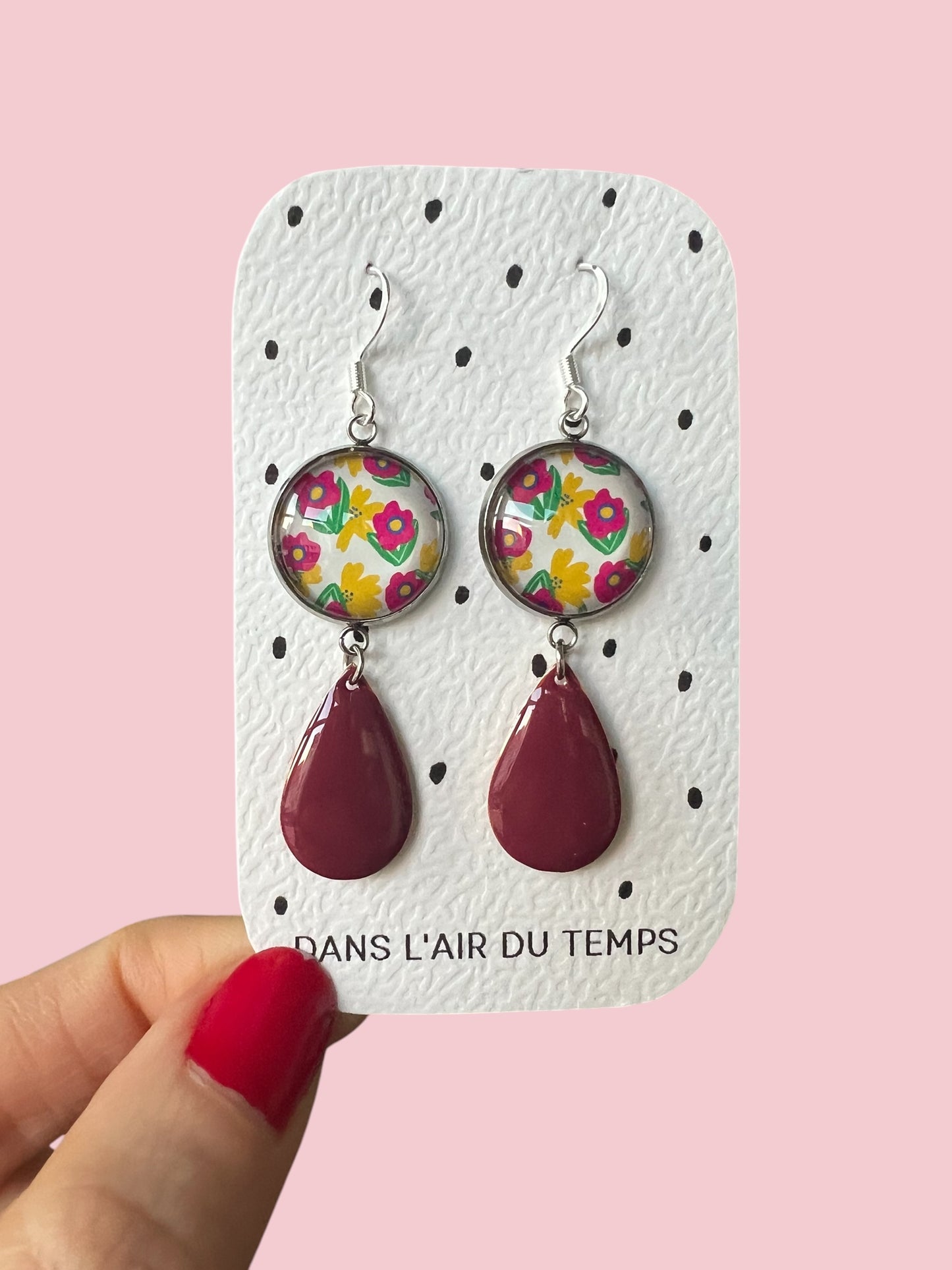 BOUCLES D'OREILLES pendantes fleurs roses et jaunes, émail pourpre, finition dorée ou argentée