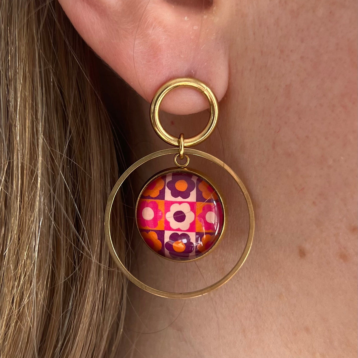 Boucles d'oreilles créoles fleurs rétro