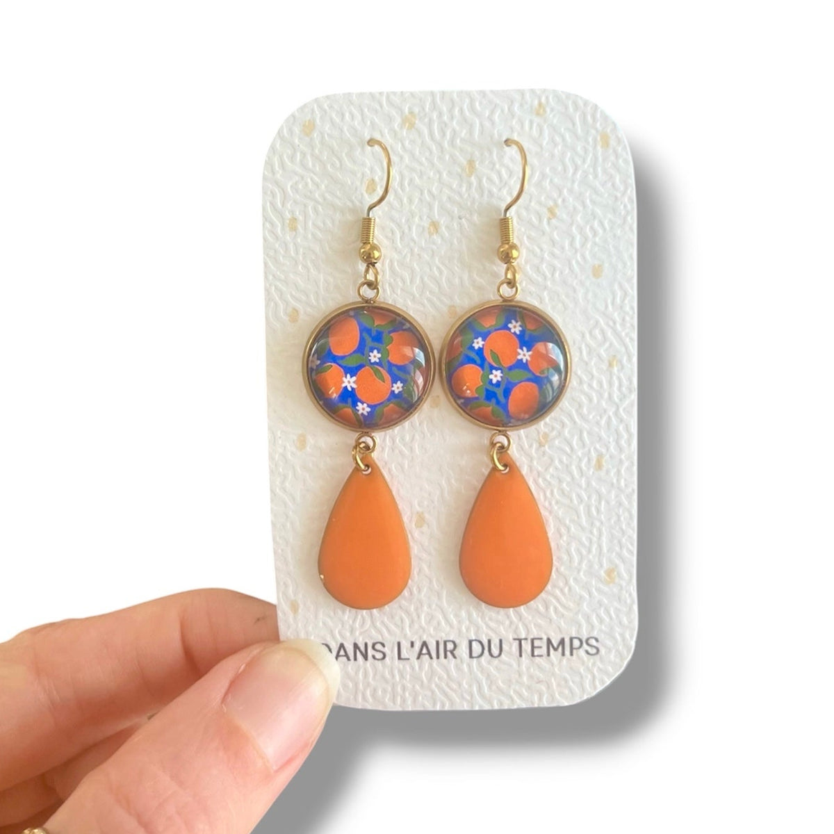 BOUCLES D'OREILLES pendantes oranges sur fond bleu