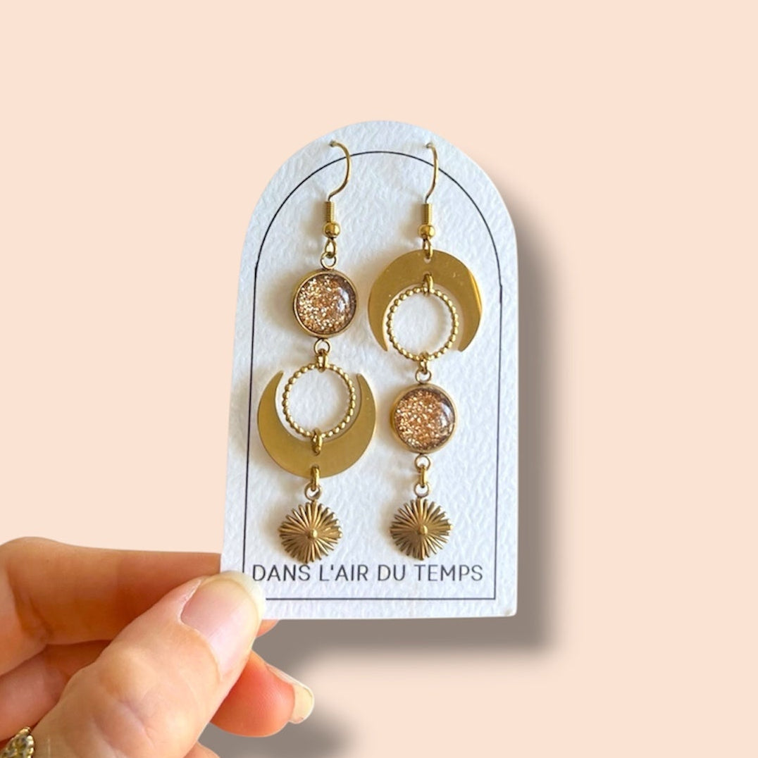 Boucles d'oreilles asymétriques lunes paillettes dorées