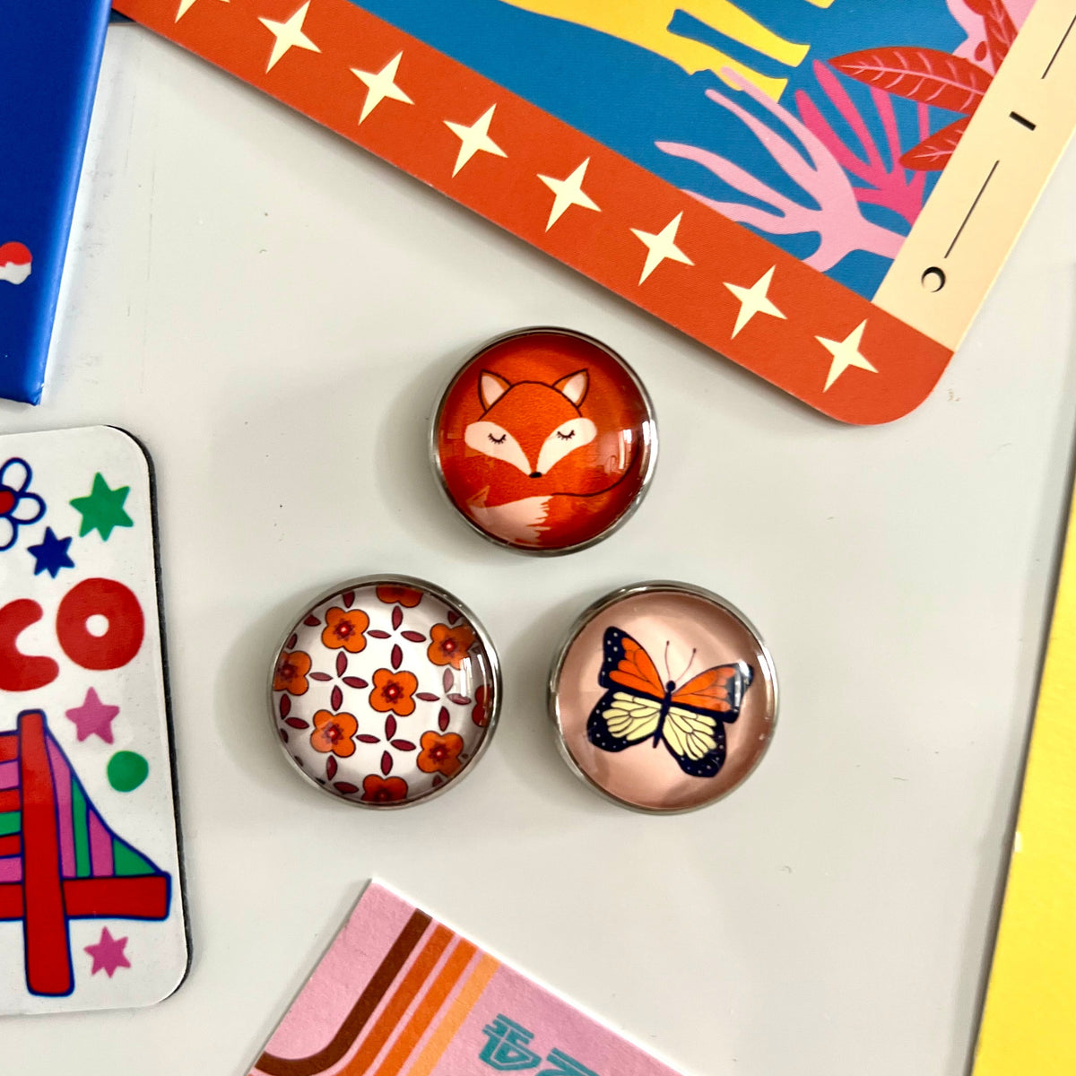 Lot de 3 magnets colorés orange - Renard, Papillon, Fleurs