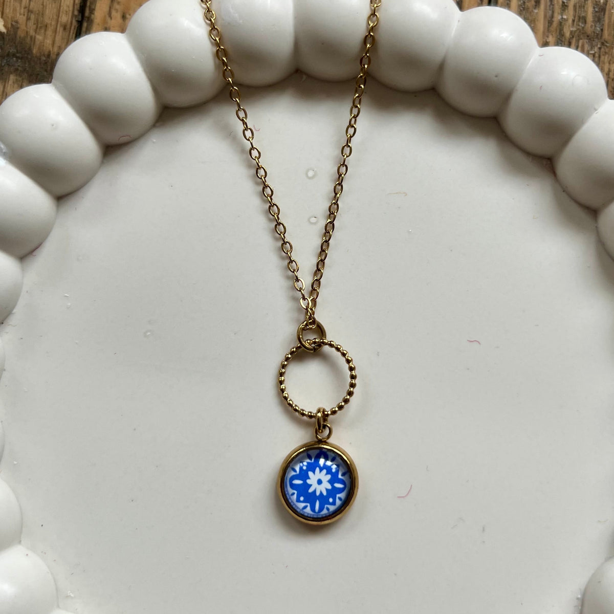 Collier fin mosaïque bleu