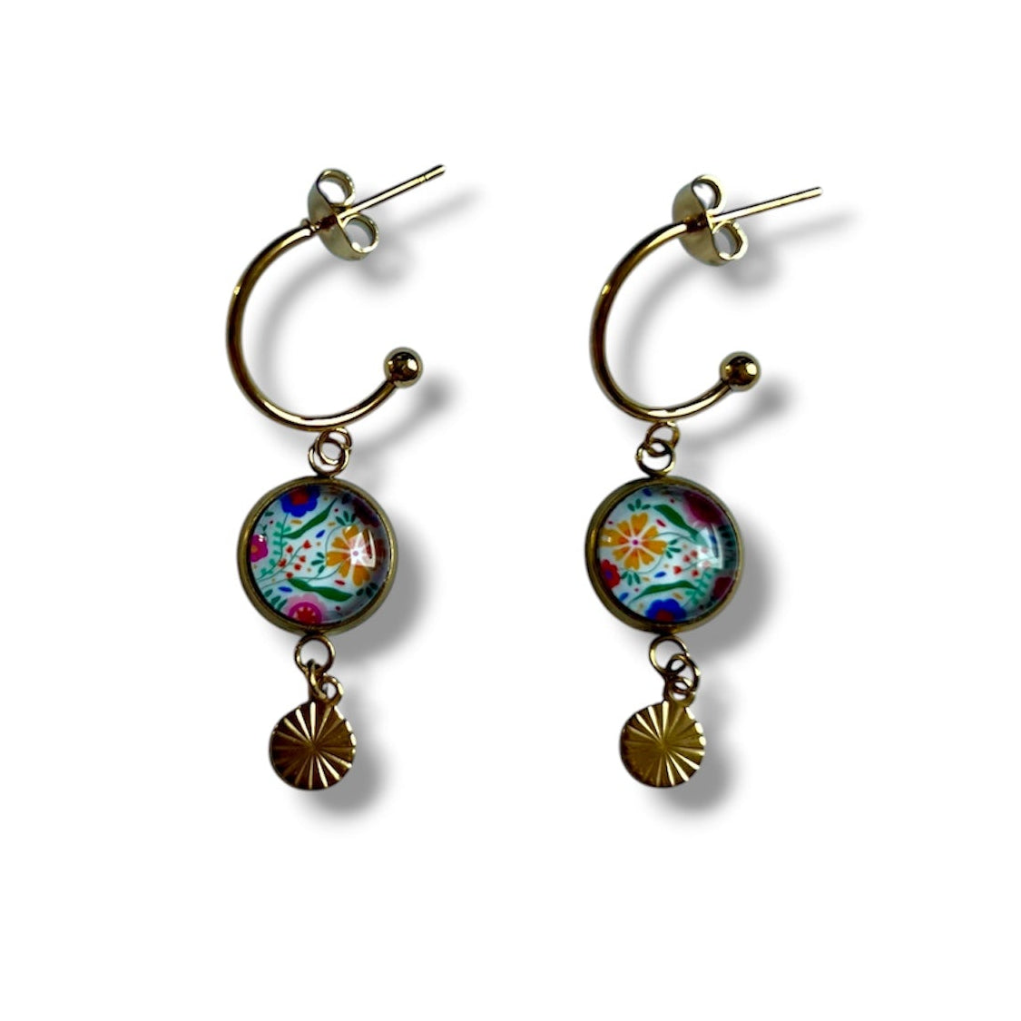 Mini Créoles motif floral multicolore sur fond blanc