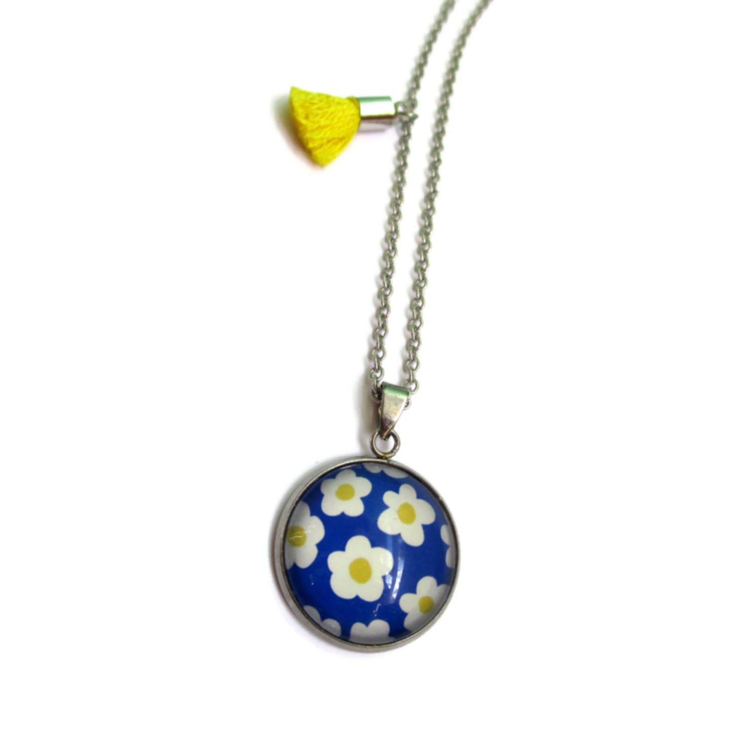 Collier Enfant Fleurs jaunes et blanches fond bleu