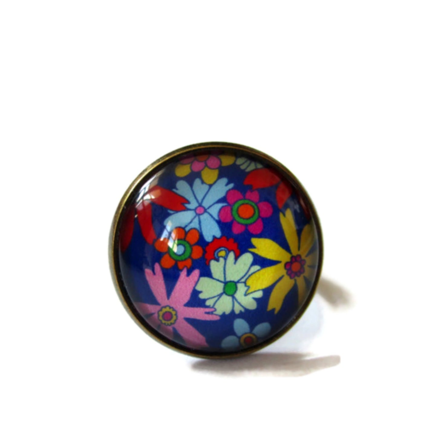 Bague Fleurs multicolores seventies sur fond bleu