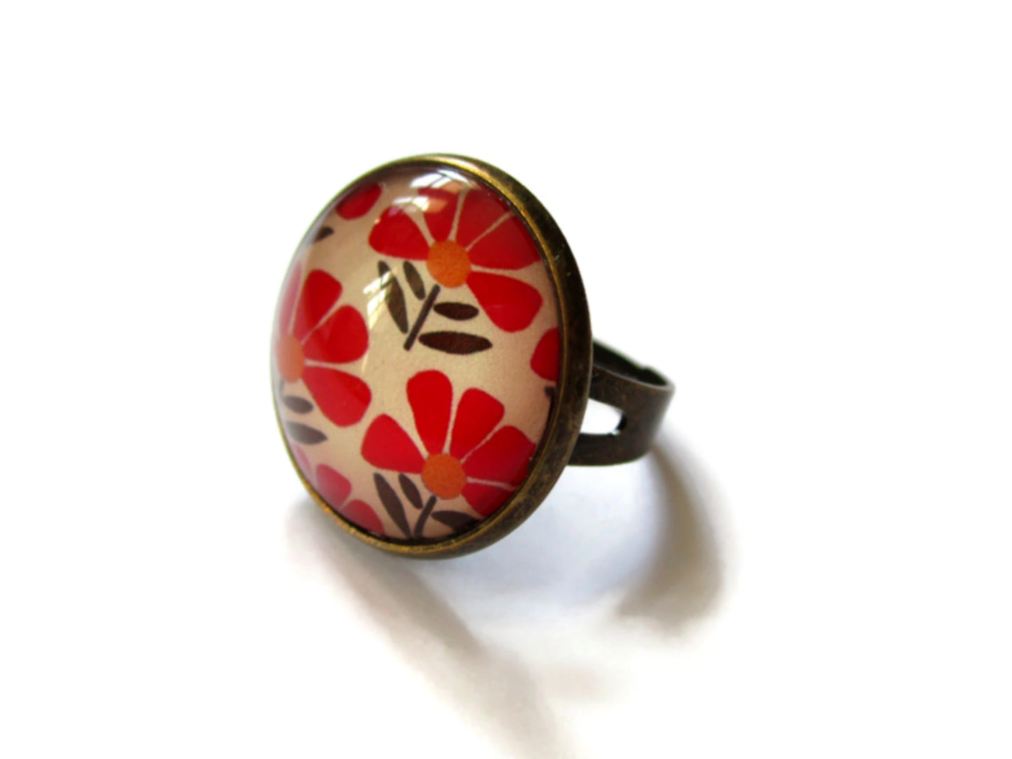 Bague Fleurs rouges rétro fond beige