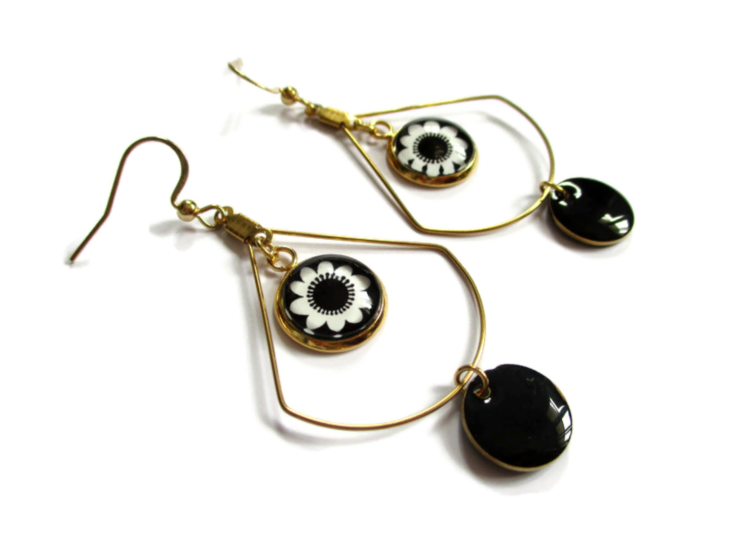 Boucles d'oreilles fleur noire et blanche pampille noire