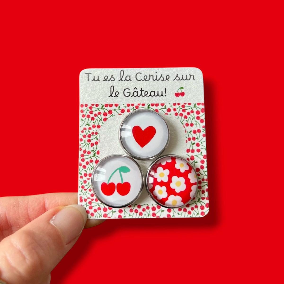 Lot de 3 magnets puissants motif cerises, cœur rouge et fleurs, cabochon 20mm de diamètre, Tu es la cerise sur le gâteau