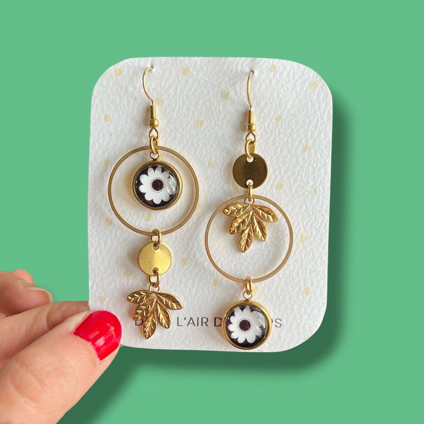 boucles fleurs noir et blanc asymmetrique