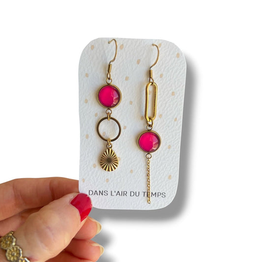 boucles d'oreille asymetrique rose flashy