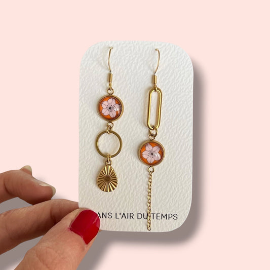 boucles d'oreilles fleur de cerisier asymetrique