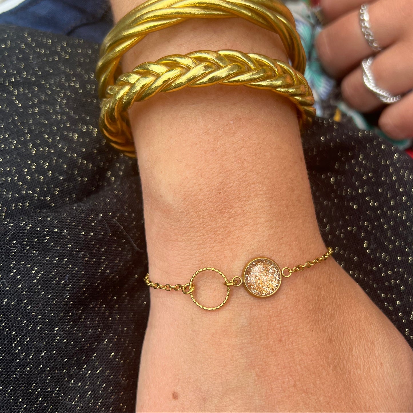 bracelet paillettes dorées