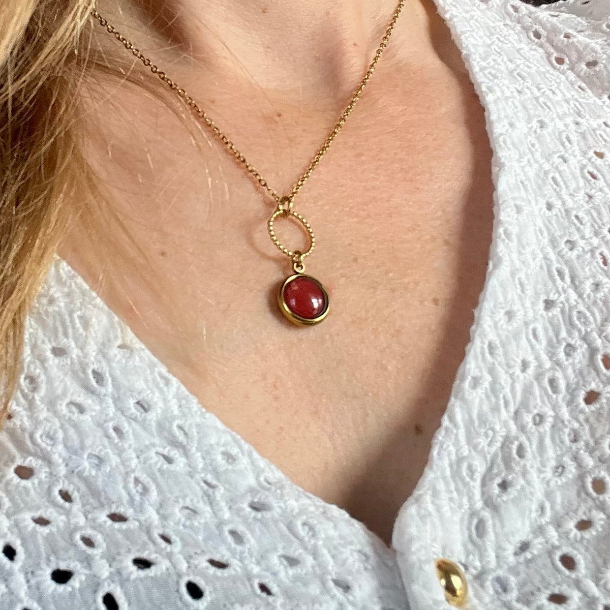 collier bordeaux en acier inoxydable