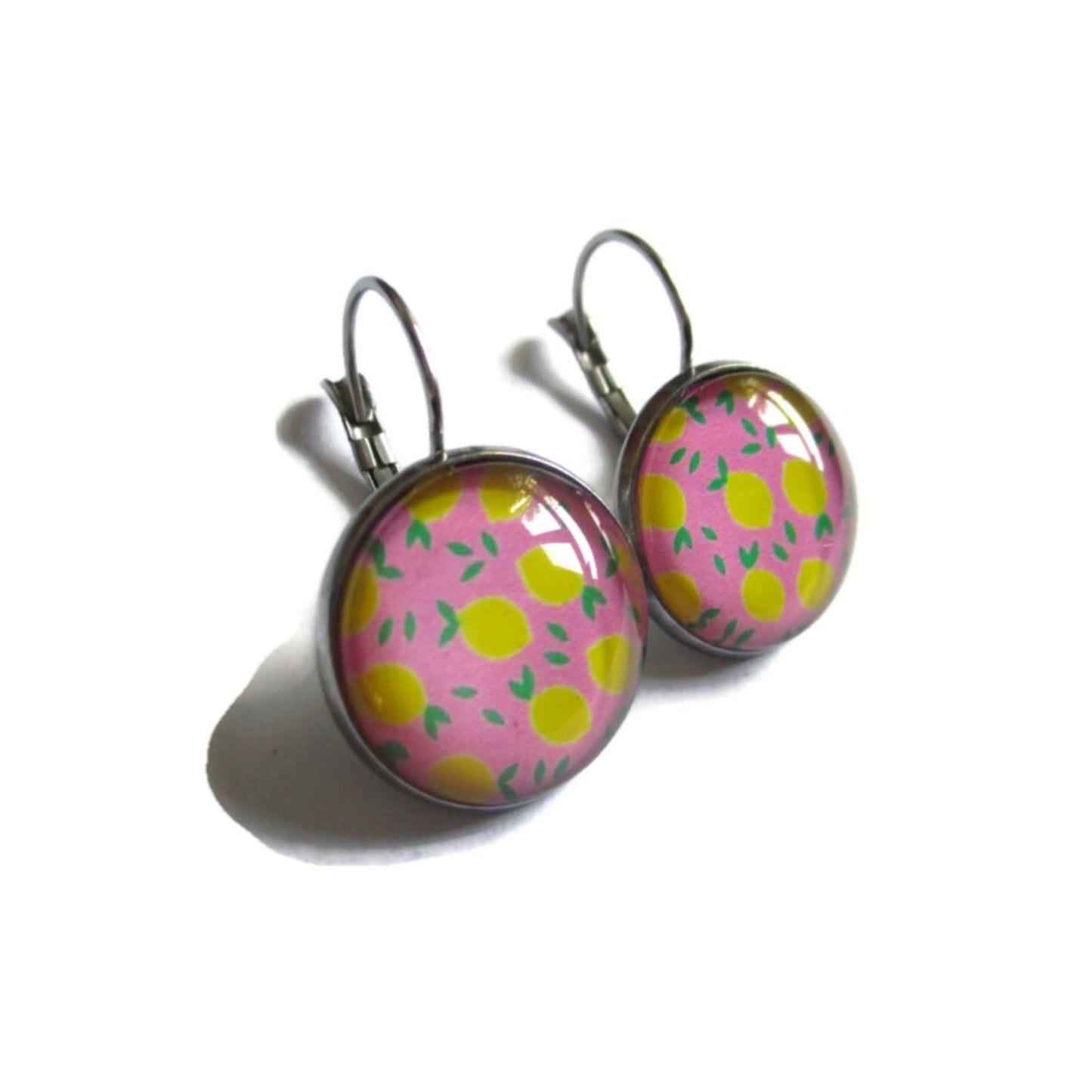 Boucles d'Oreilles Dormeuses Citrons sur fond Rose