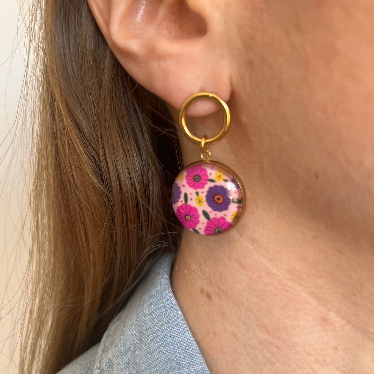 Boucles d'oreilles fleurs violettes et roses finition dorée ou argentée