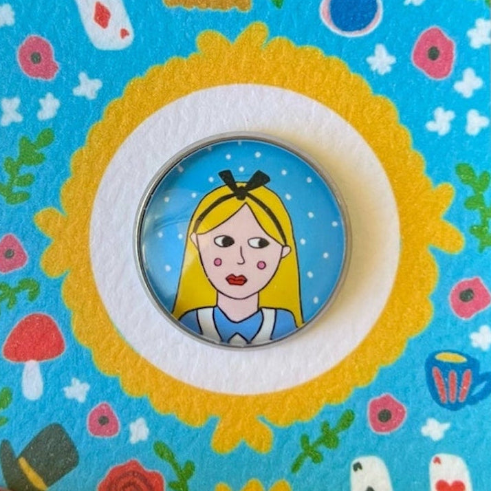 Pin's Alice au pays des merveilles
