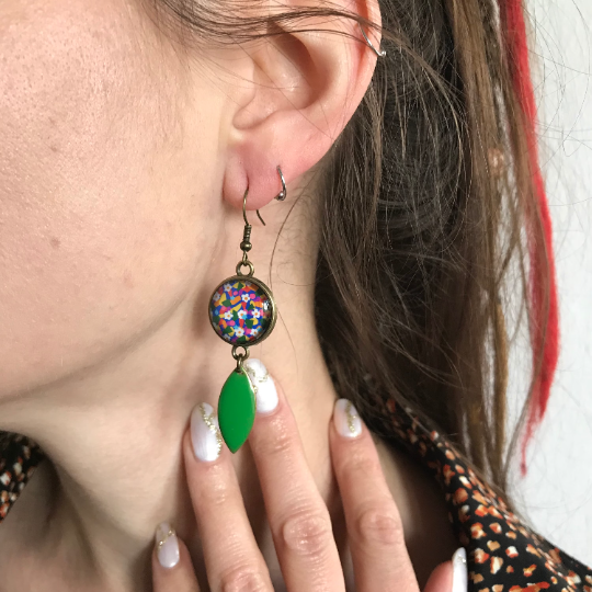 Boucles d'Oreilles Fleurs Multicolores, émail Vert