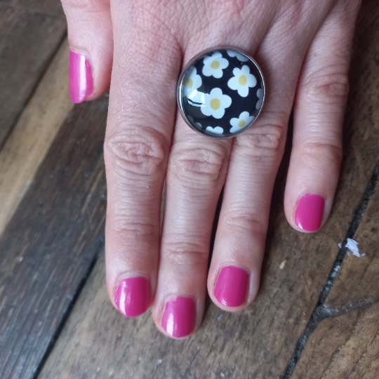 Black Vintage Floral Ring