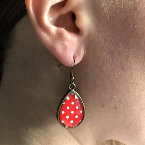 Boucles d'Oreilles Gouttes Pois Rouges et Blancs