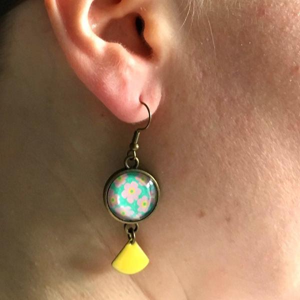 Boucles d'Oreilles Fleurs Pastels émail Jaune