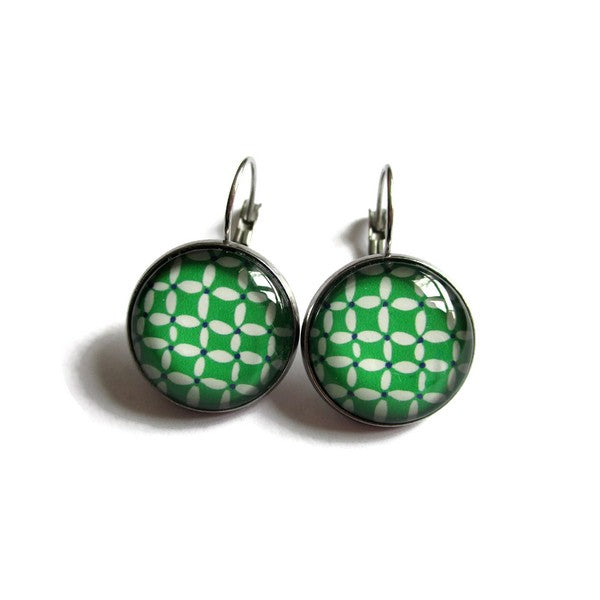 Boucles d'Oreilles Dormeuses Motif Géométrique Vert et Blanc