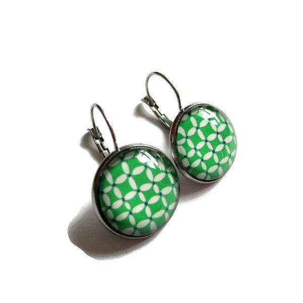 Boucles d'Oreilles Dormeuses Motif Géométrique Vert et Blanc