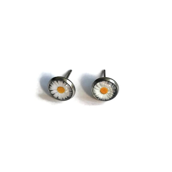 Daisies Kids Stud Earrings / "Je t'aime, un peu, beaucoup, à la folie "