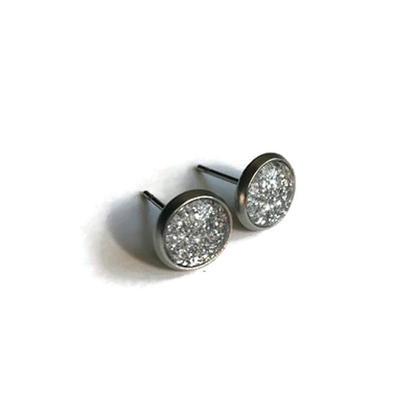 Silver Glitters Kids Stud Earrings / "Prendre la vie du côté Paillettes"