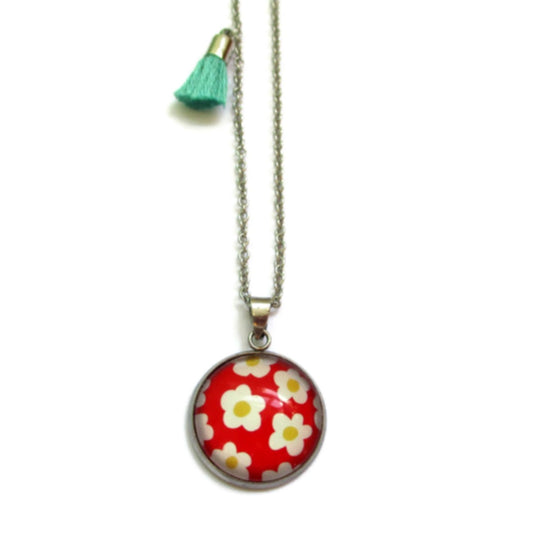 Collier Enfant Fleurs jaunes et blanches fond rouge