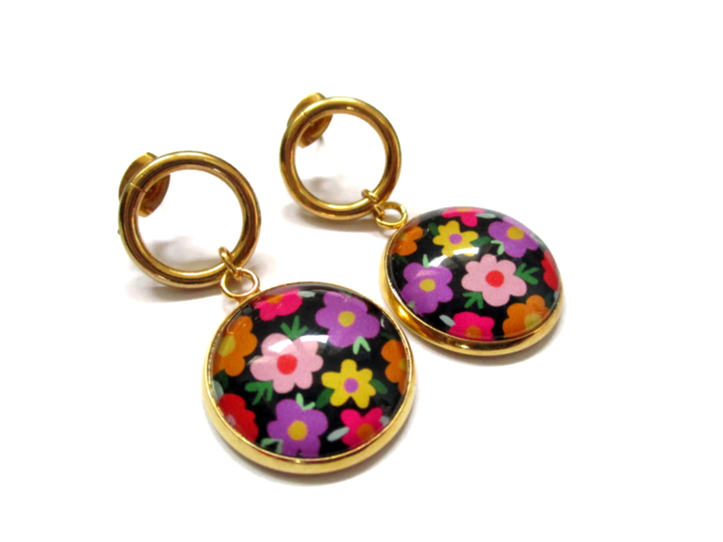 BOUCLES D'OREILLES PENDANTES dorées ou argentées Fleurs multicolores sur fond noir