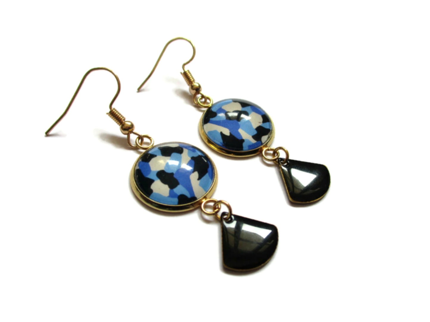 BOUCLES D'OREILLES dorées pendantes motif géométrique bleu, émail noir