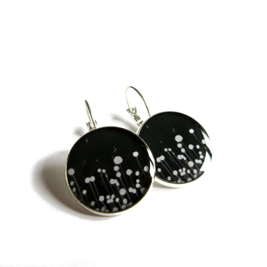 Boucles d'Oreilles Dormeuses Motif Abstrait Noir et Blanc