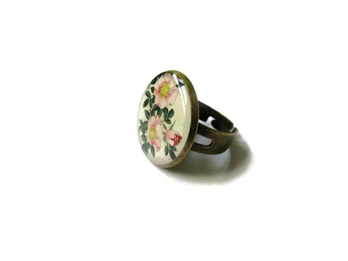 Bague Fleurs Roses sur fond Crème