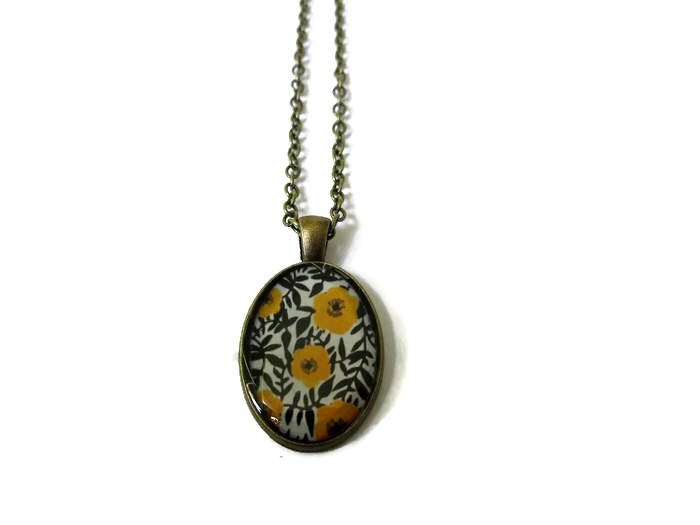 Collier Ovale Motif Fleurs Jaune Moutarde