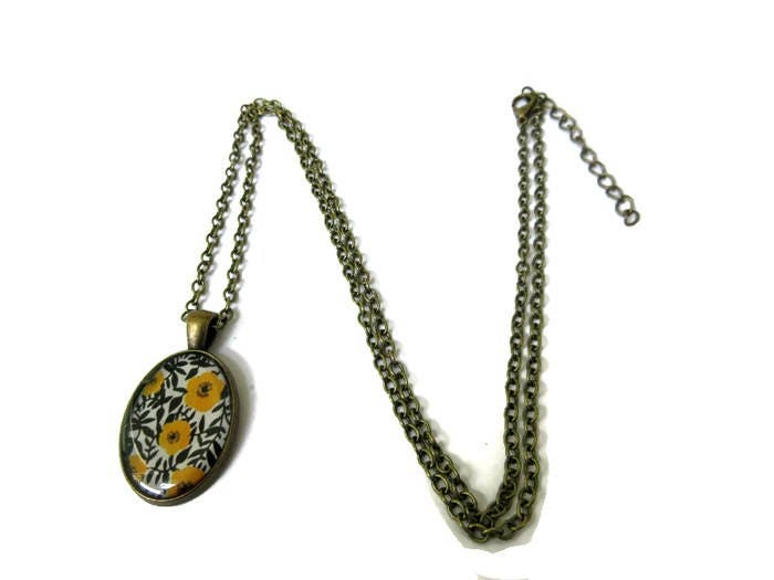 Collier Ovale Motif Fleurs Jaune Moutarde