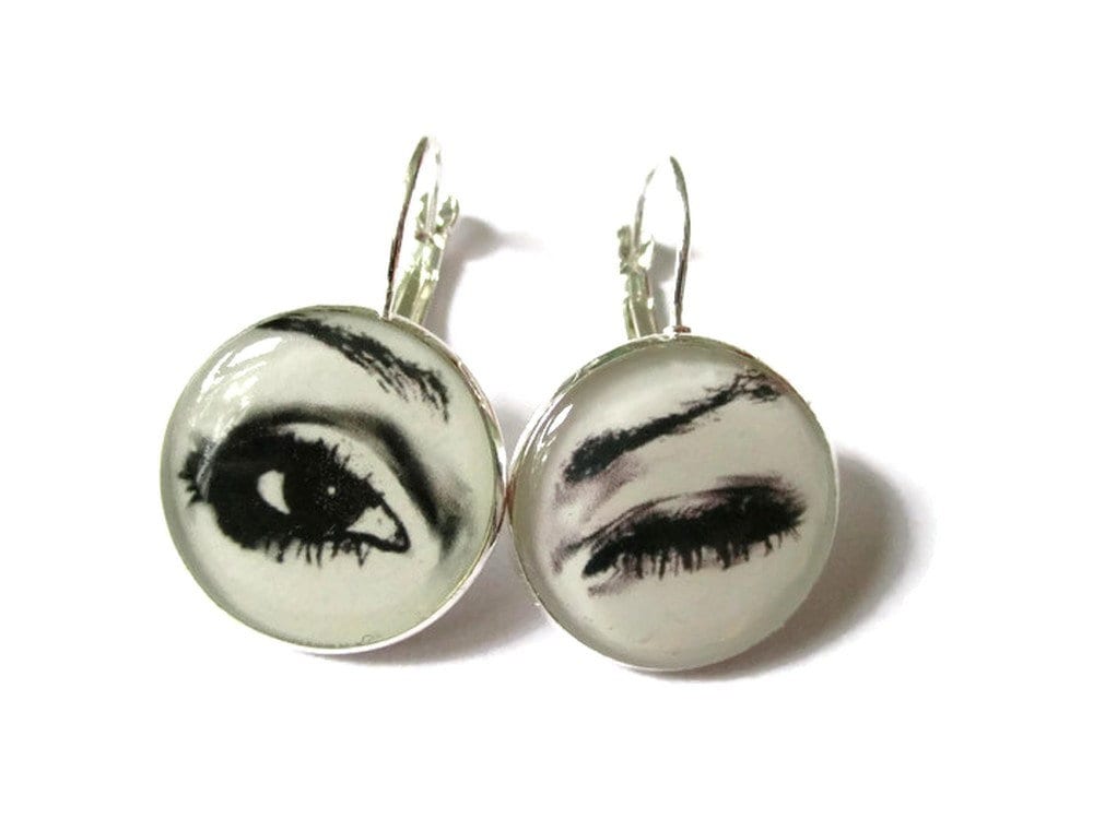 Boucles d'Oreilles Dormeuses Yeux Dépareillés