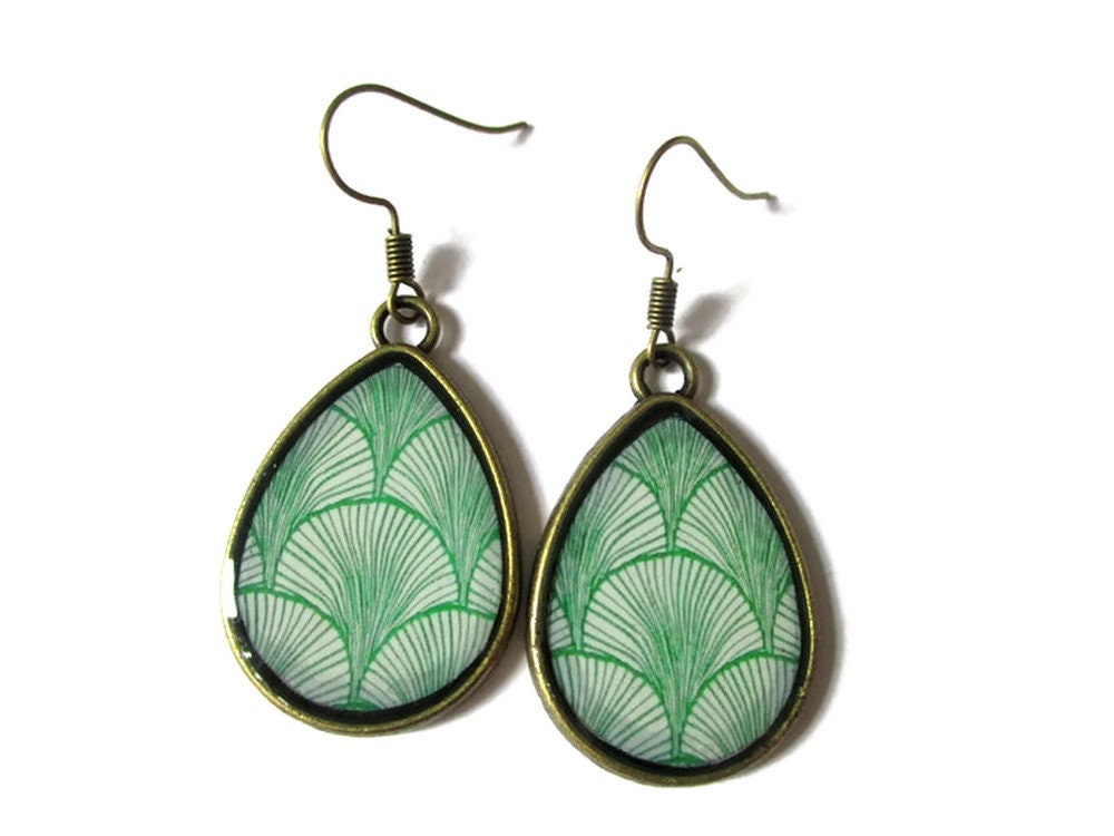 Green and white teardrop earrings