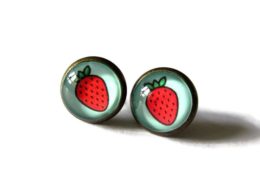 Strawberry Stud Earrings / "Une envie de fraises"