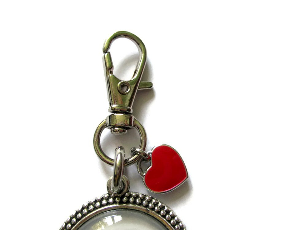 Mademoiselle Pipelette Keychain 