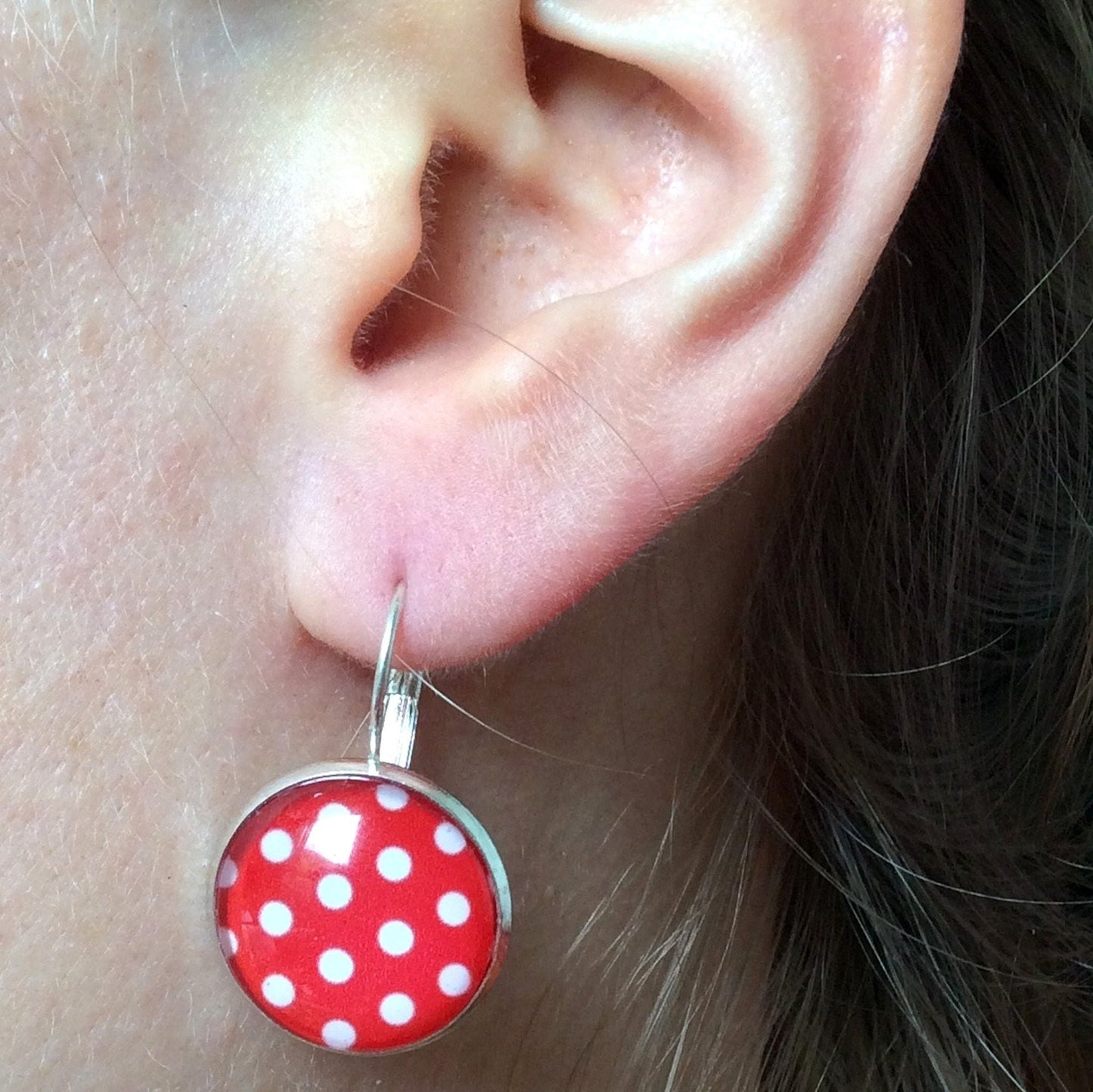 Boucles d'Oreilles Dormeuses Pois Rouges et Blancs