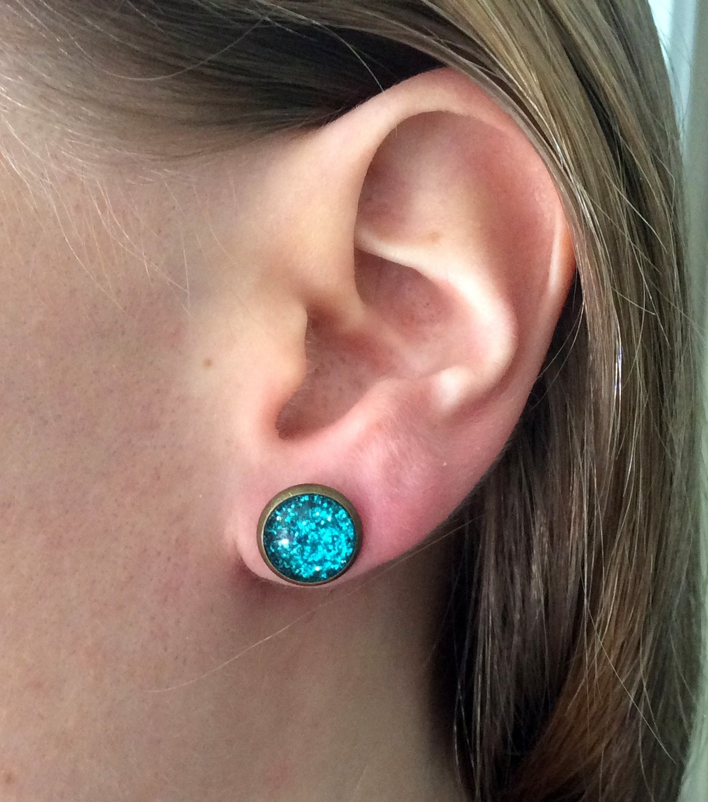 Turquoise Glitter Stud Earrings / "Prendre la vie du côté Paillettes"