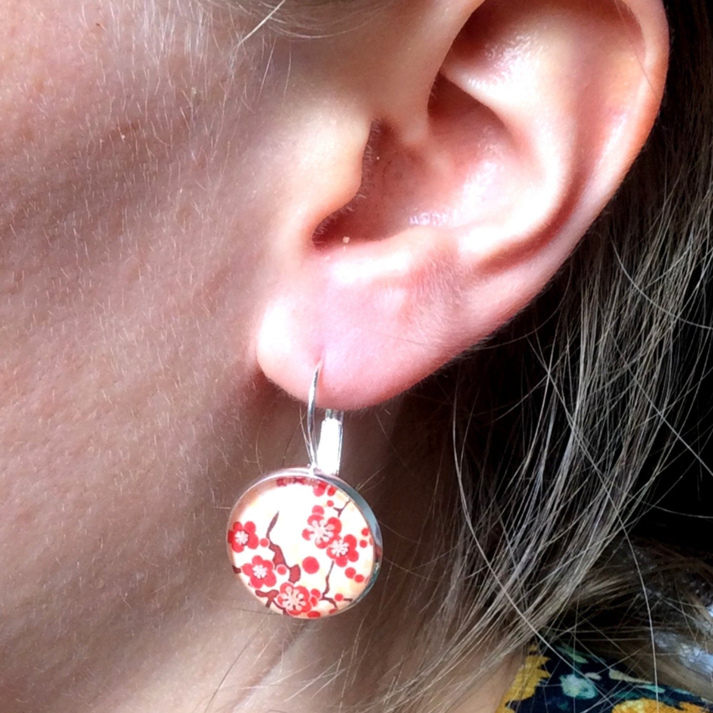 Boucles d'Oreilles Dormeuses Sakura Rouge